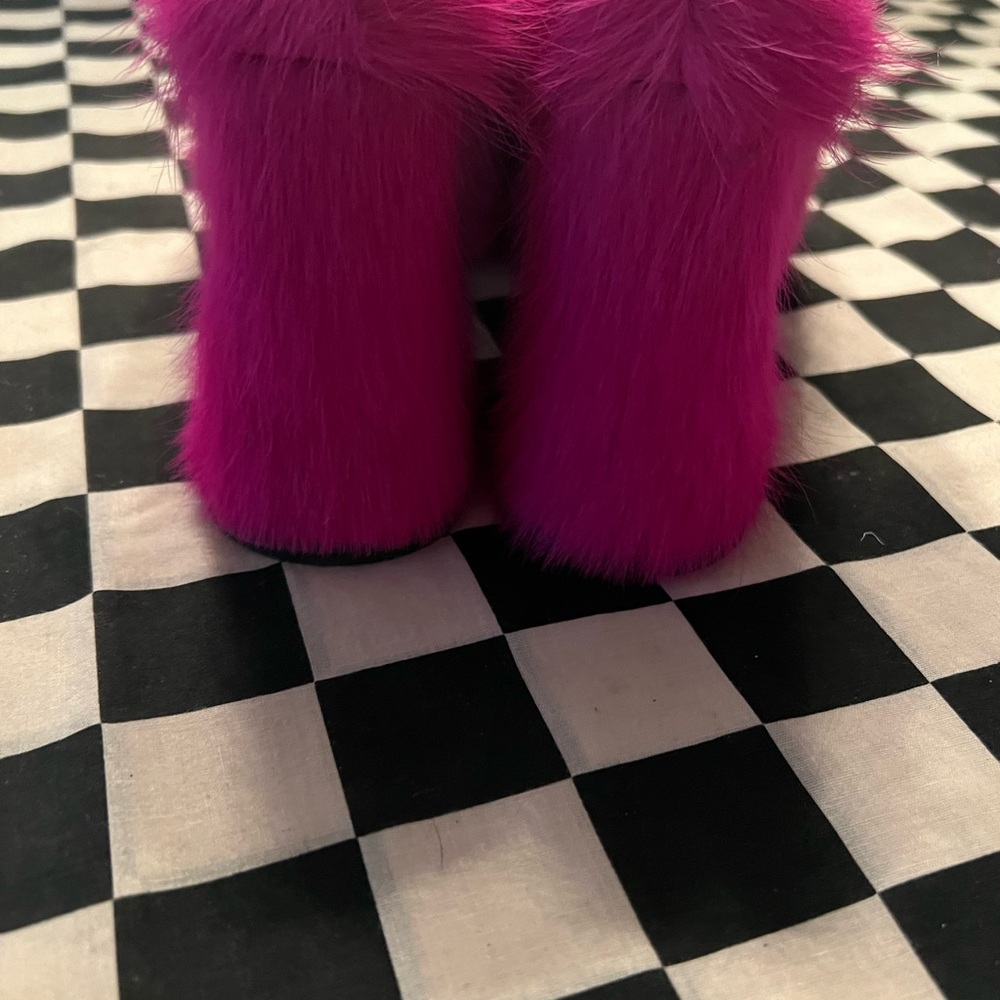 Shoes - Picture 4 of 4